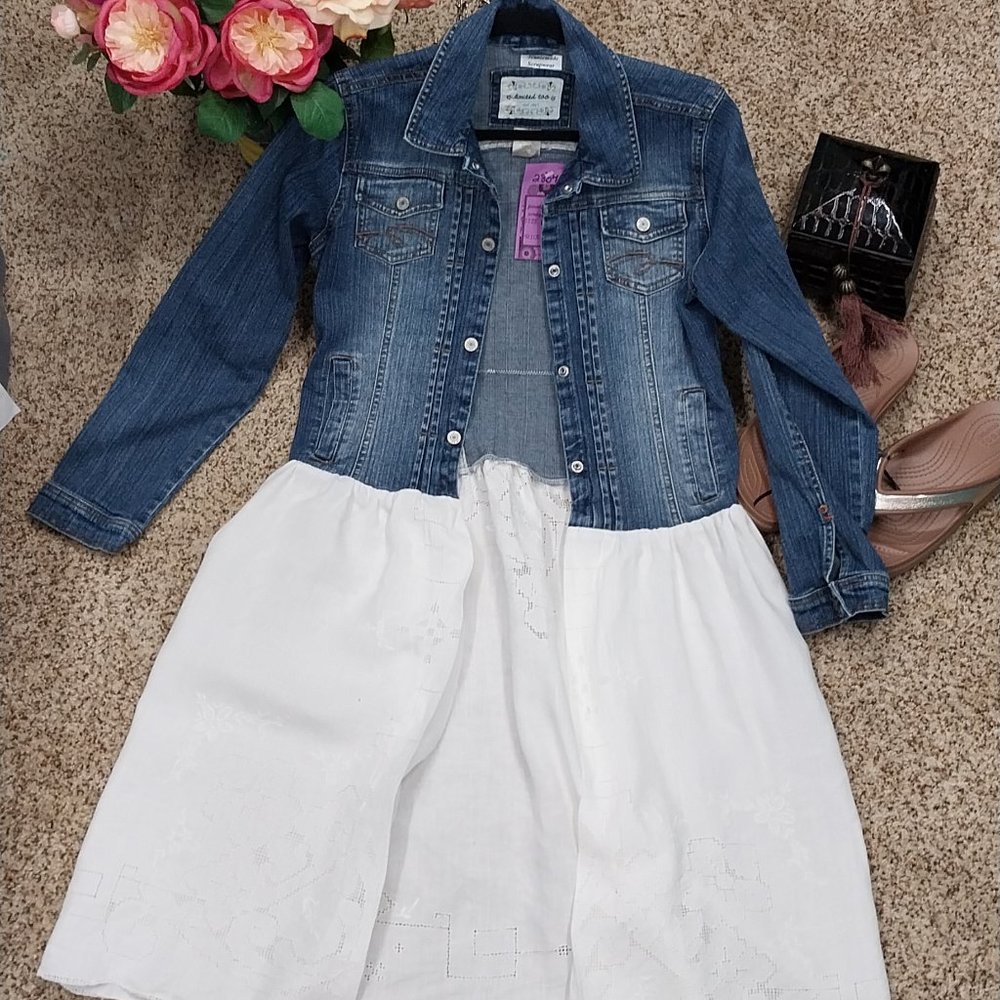2857 Size Large Limited Too Upcycled Jean Tunic Made With A Vintage Table Cover. - Picture 2 of 9